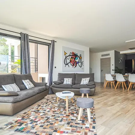 3 Bedroom Stunning In Holiday home *