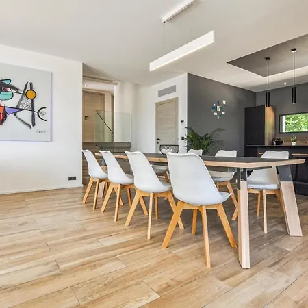 3 Bedroom Stunning In *