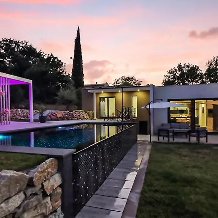 3 Bedroom Stunning In *