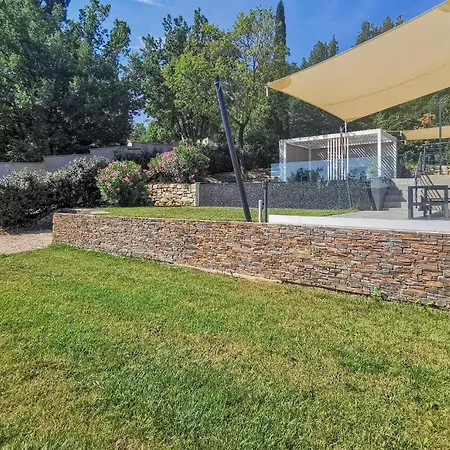 3 Bedroom Stunning In *